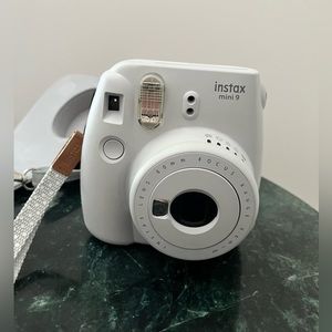 Fujifilm Instax Mini 9 Instant Film Camera + case